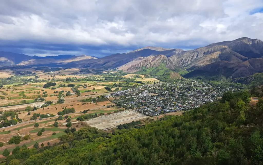 Tewa Banks